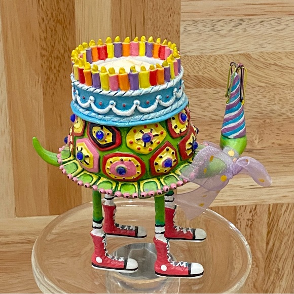 Unique WESTLAND Turtle Red Sneakers Birthday Cake Resin Votive Candle Holder - Picture 8 of 16